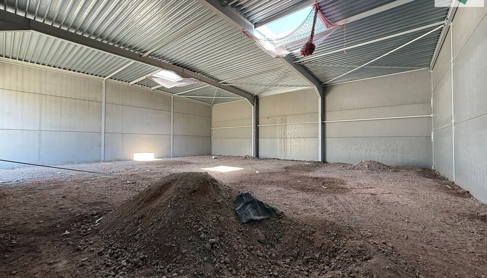 Langs de Pathoekeweg in Brugge verrijst binnenkort het KMO Park PORTIS, dit op de voormalige Philipssite. Met 49 afgewerkte KMO-Units, variërend van 199m² tot 1183m², verdeeld over nieuwbouw en vernieuwbouw bedrijfsgebouwen, biedt Portis een moderne en