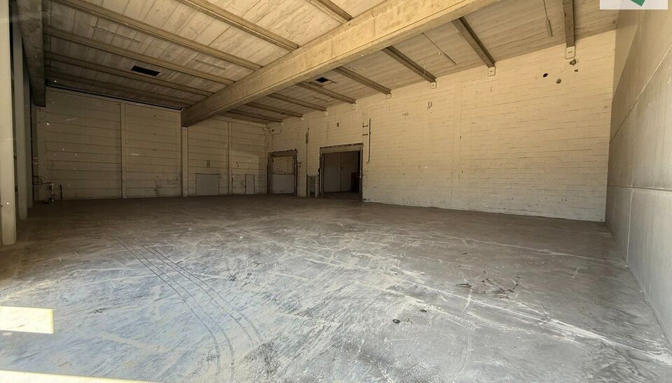 Langs de Pathoekeweg in Brugge verrijst binnenkort het KMO Park PORTIS, dit op de voormalige Philipssite. Met 49 afgewerkte KMO-Units, variërend van 199m² tot 1183m², verdeeld over nieuwbouw en vernieuwbouw bedrijfsgebouwen, biedt Portis een moderne en