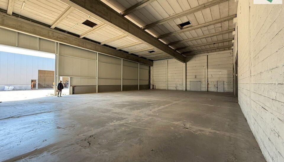 Langs de Pathoekeweg in Brugge verrijst binnenkort het KMO Park PORTIS, dit op de voormalige Philipssite. Met 49 afgewerkte KMO-Units, variërend van 199m² tot 1183m², verdeeld over nieuwbouw en vernieuwbouw bedrijfsgebouwen, biedt Portis een moderne en