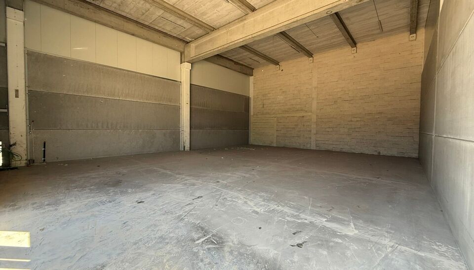Langs de Pathoekeweg in Brugge verrijst binnenkort het KMO Park PORTIS, dit op de voormalige Philipssite. Met 49 afgewerkte KMO-Units, variërend van 199m² tot 1183m², verdeeld over nieuwbouw en vernieuwbouw bedrijfsgebouwen, biedt Portis een moderne en