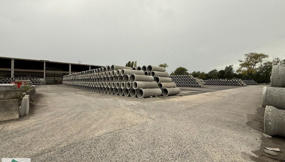 Ce parc d'activités moderne et stratégiquement situé se trouve au 66 Wiedauwkaai, dans l'avant-port de Gand. Il est facilement accessible via la R40 et dispose d'un arrêt de bus à proximité.

L'unité C3 du bâtiment C couvre 637 m² et est construi